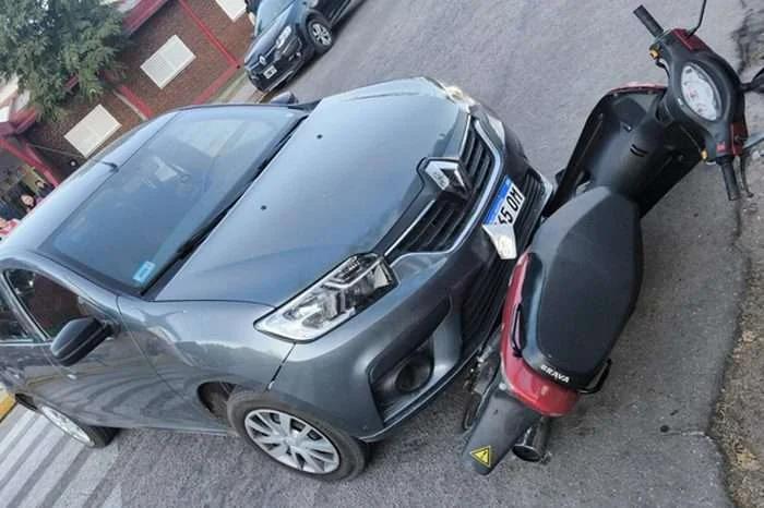 CHOQUE ENTRE AUTO Y MOTO DEJÓ DOS HERIDOS EN LA RIOJA