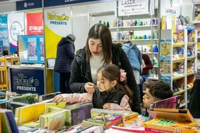 La Feria del Libro se llena de actividades y destacados autores este jueves