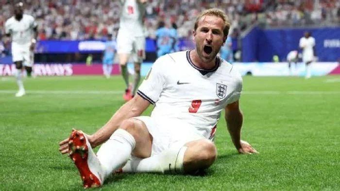 INGLATERRA REMONTA Y ELIMINA A RD CONGO