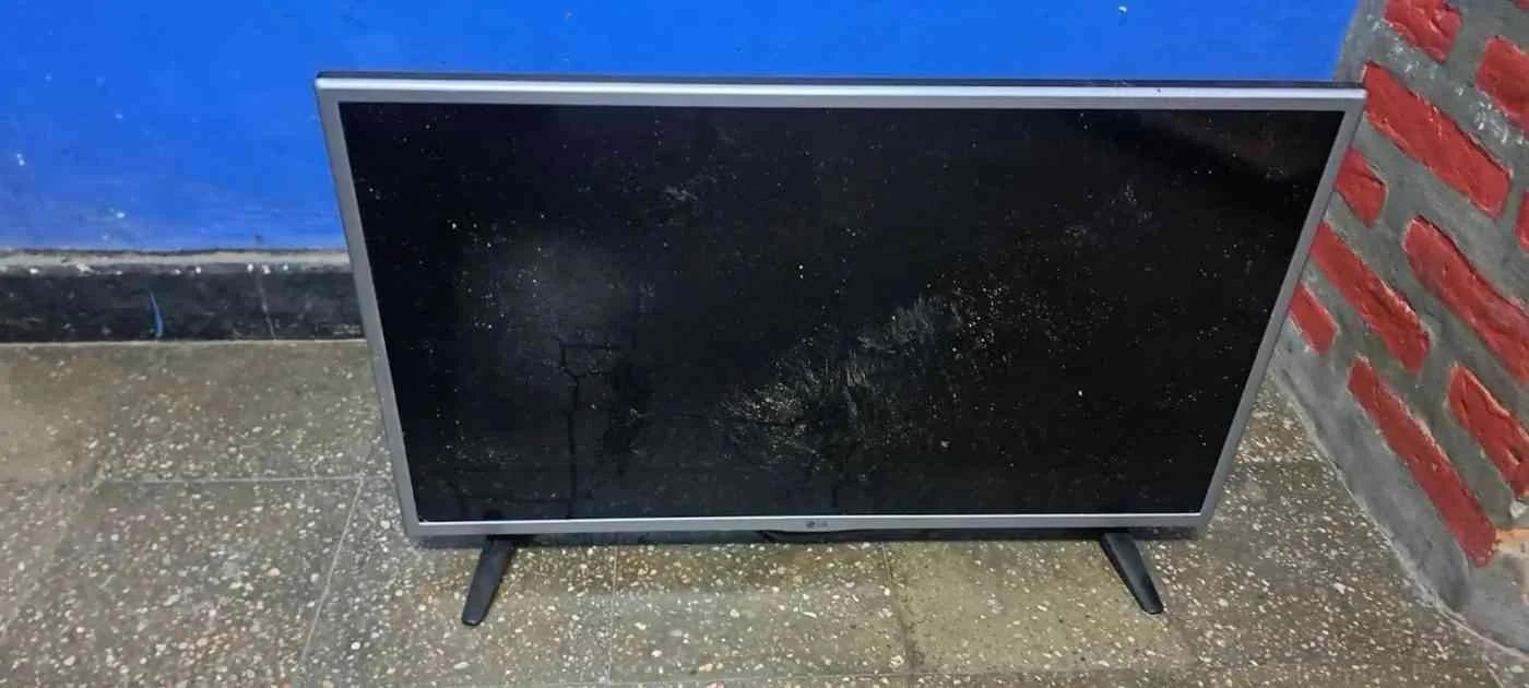 Detienen a hombre por intento de ocultar televisor robado