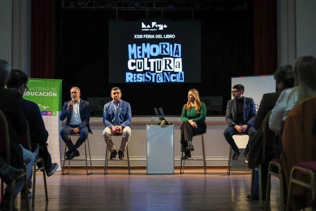 DEBATE EN LA FERIA DEL LIBRO SOBRE EL FUTURO DIGITAL