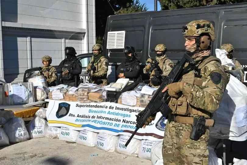 INCINERAN 960 KILOS DE DROGA EN BUENOS AIRES
