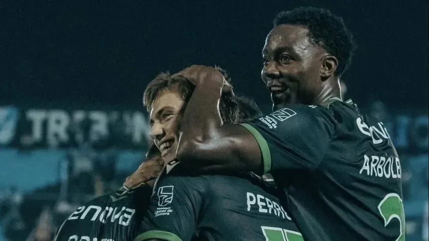 BANFIELD Y SARMIENTO BUSCAN SU PRIMER TRIUNFO