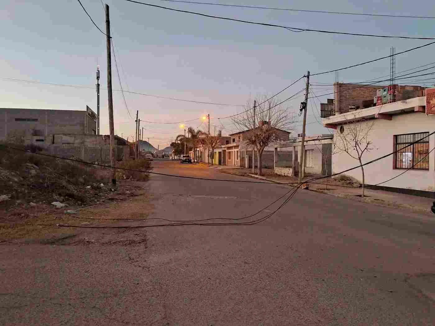 CAMIÓN DERRIBA POSTE EN CHILECITO