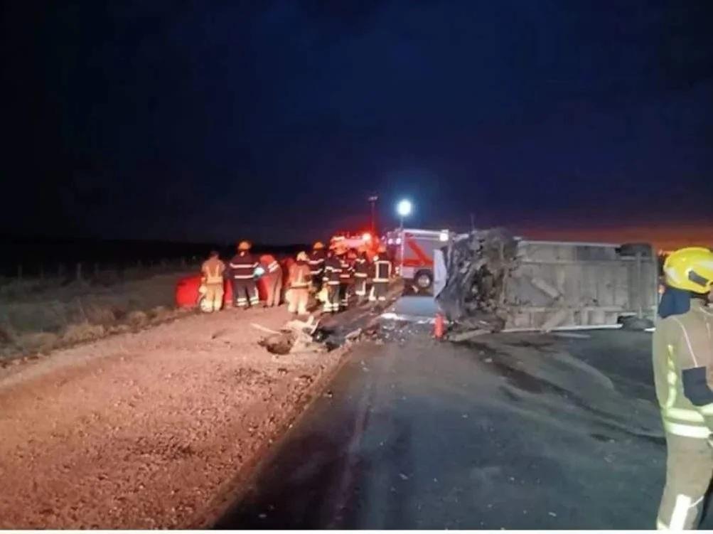 CHOQUE EN CÓRDOBA DEJA DOS MUERTOS Y MÁS DE 15 HERIDOS