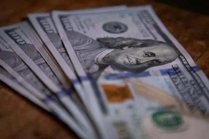 EL DÓLAR OFICIAL CAE A $1.488 EN EL MERCADO MAYORISTA