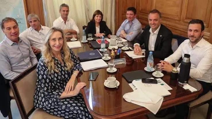 REUNIÓN DEL OFICIALISMO SIN MANUEL ADORNI