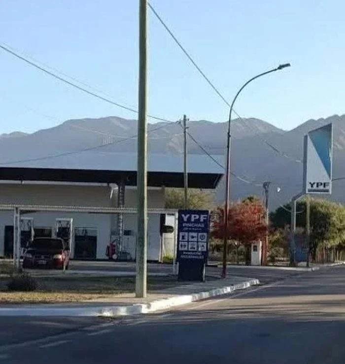 ASALTO A MANO ARMADA EN YPF DE PINCHAS