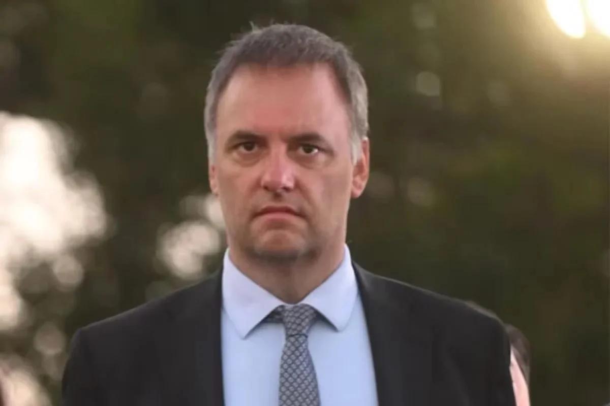 La Justicia prohíbe a Manuel Adorni salir del país