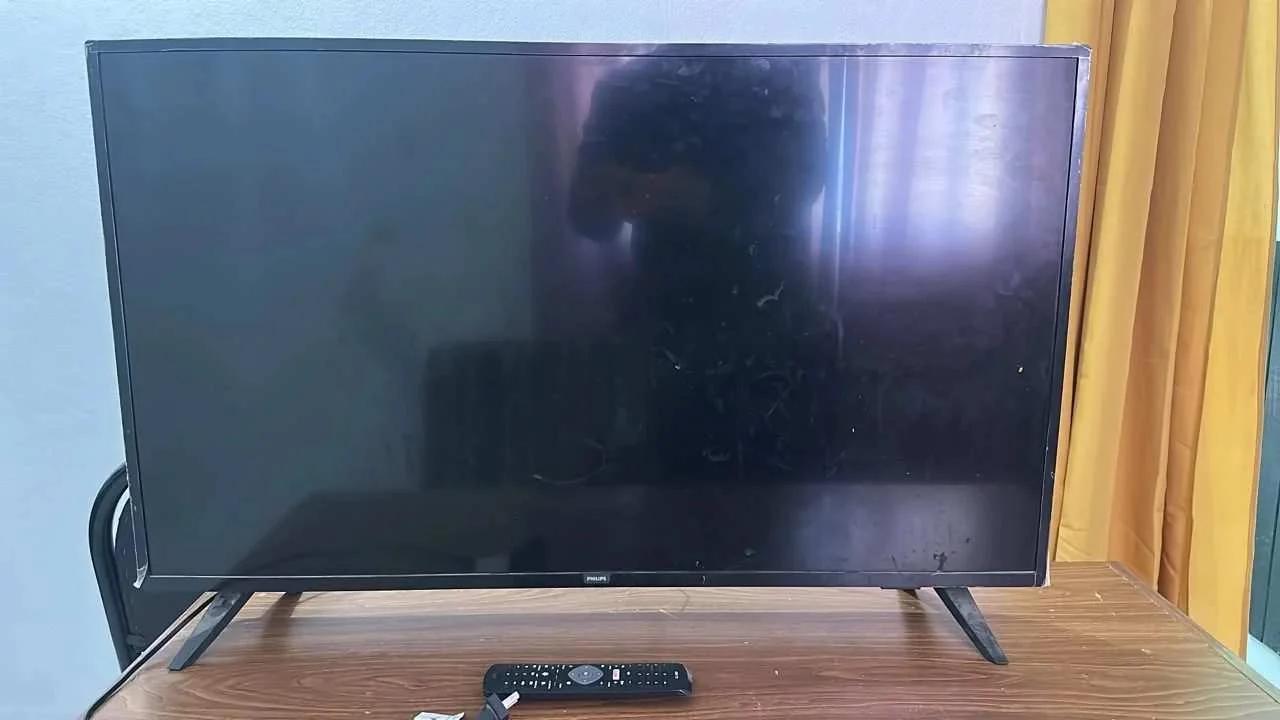 Joven empeña el televisor de su madre y la policía lo recupera