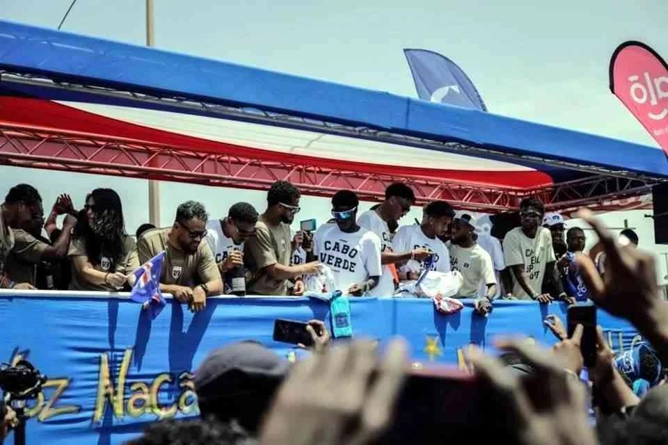 CABO VERDE CELEBRA A LOS 'TIBURONES AZULES'