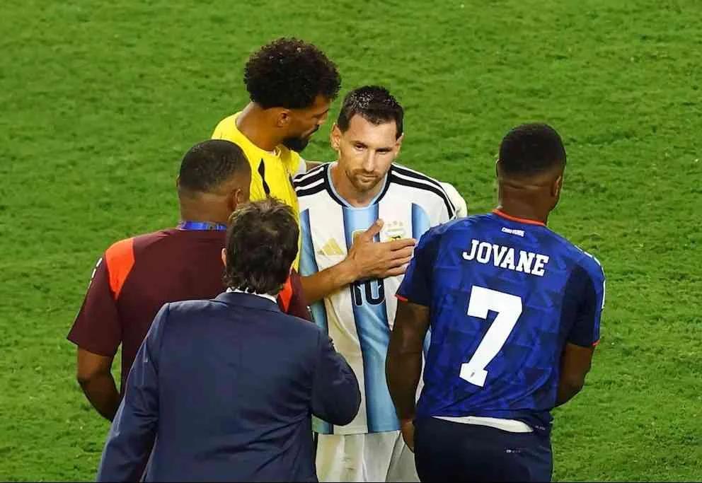 EMOTIVA CHARLA ENTRE VOZINHA Y MESSI