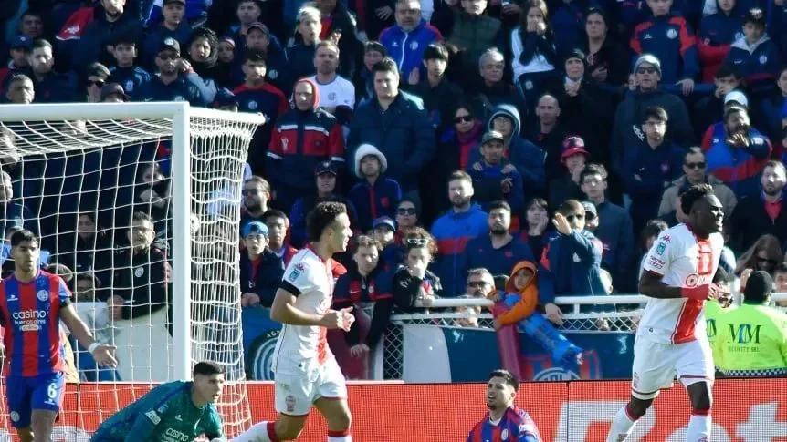 Tras 25 años y un doblete de Caicedo, Huracán venció a San Lorenzo en el Gasómet