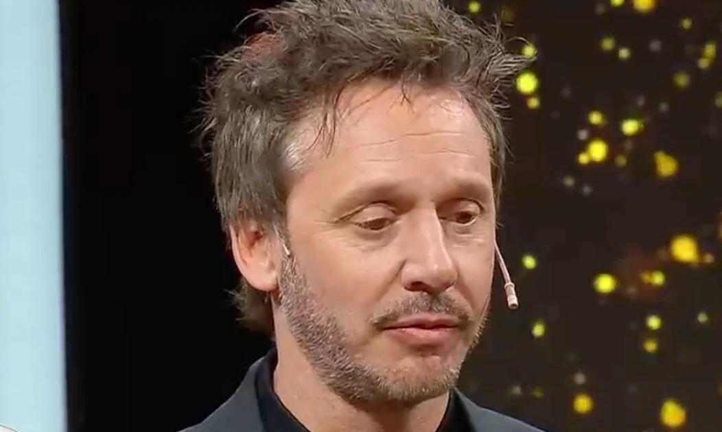 Benjamín Vicuña y el desafío de la paternidad a la distancia