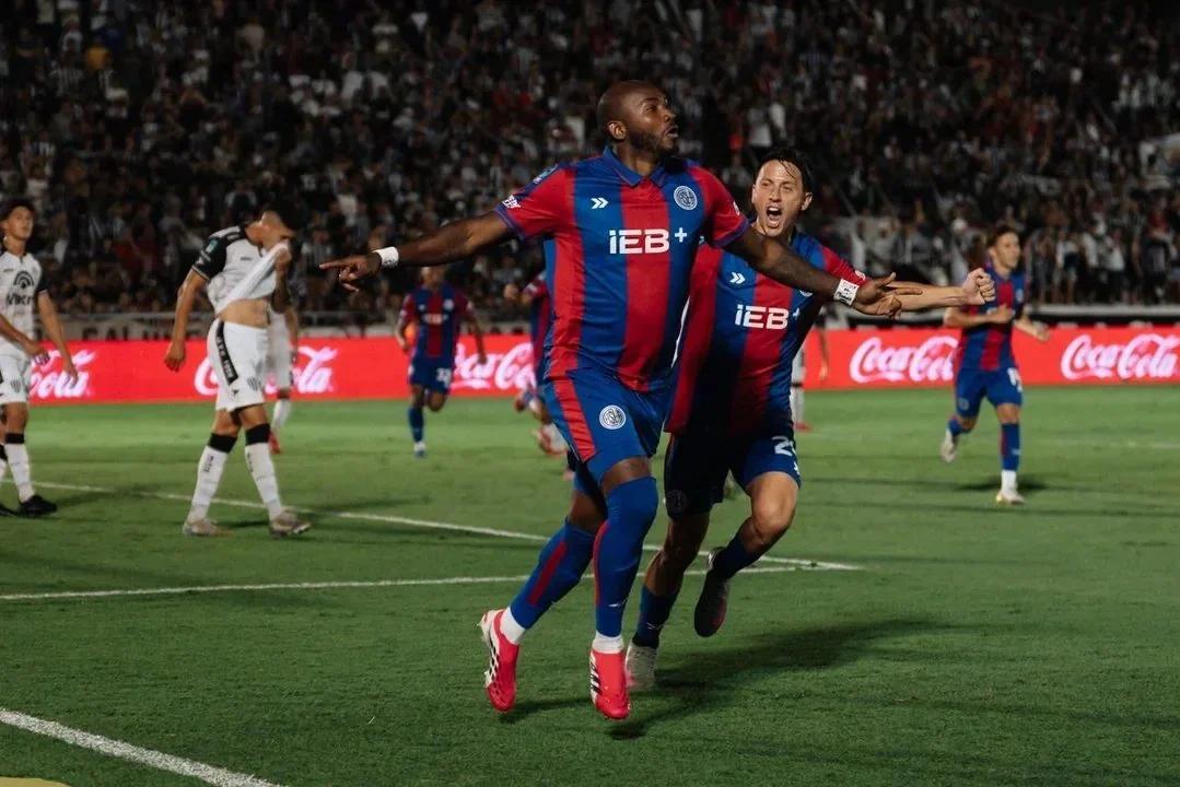 SAN LORENZO BUSCA ESCALAR EN LA ZONA A