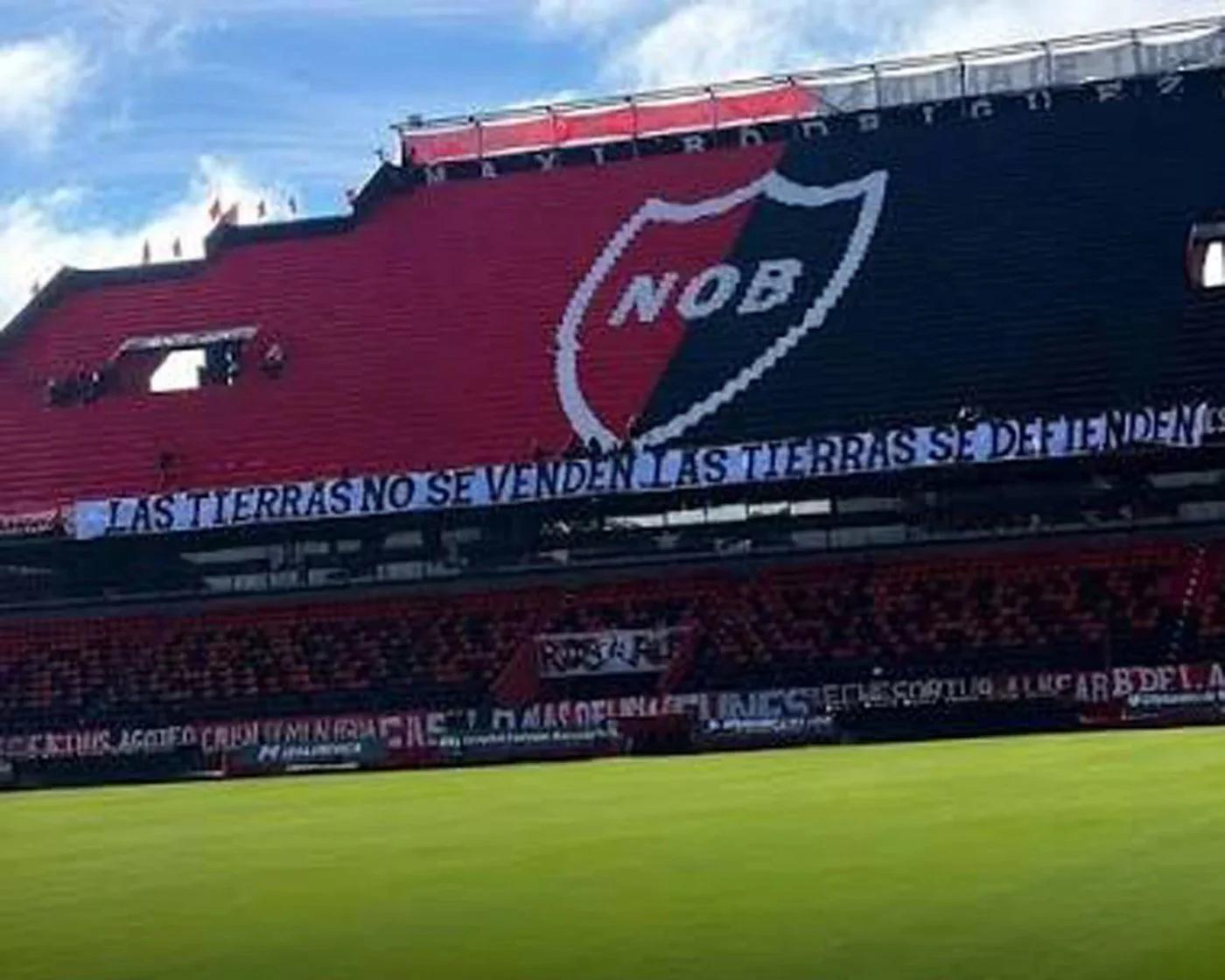 SECUESTRARON UNA BANDERA ANTES DEL PARTIDO NEWELL'S VS BOCA