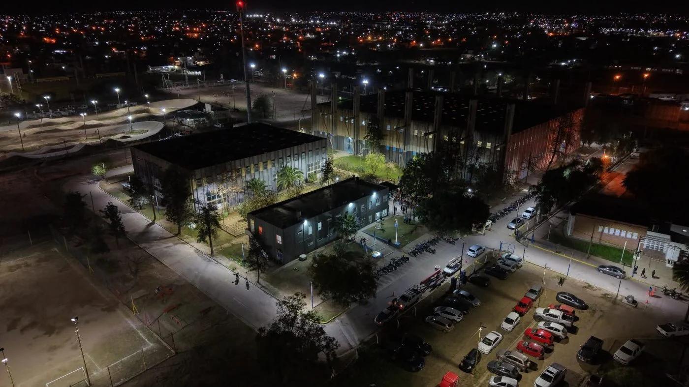 El PoliMenem renovó su iluminación y podrá ampliar sus actividades deportivas y