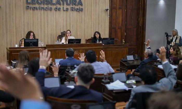 La Legislatura aprobó la emergencia económica y un plan de pago de impuestos