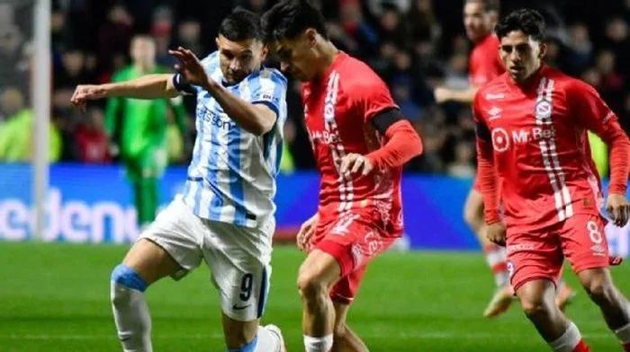 Argentinos le ganó a Racing y quedó como único líder de la Zona B con puntaje id