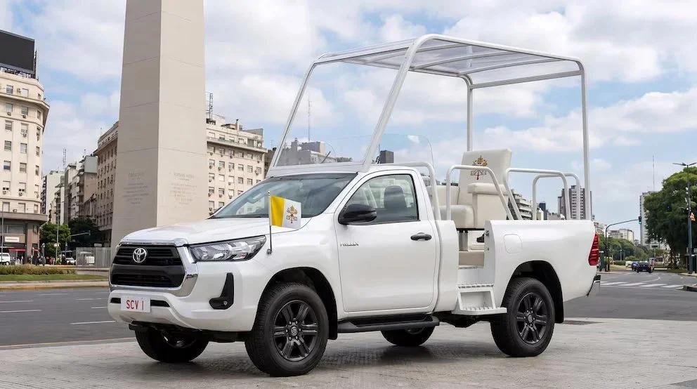 La Toyota Hilux será el nuevo Papamóvil en Argentina