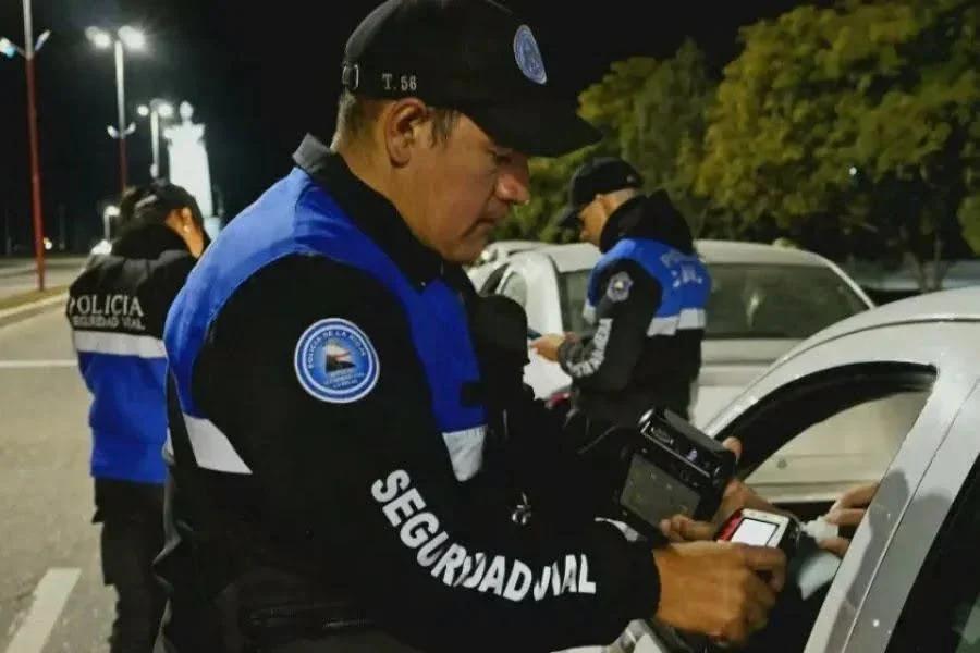 Actualizan las multas por alcoholemia y falta de casco en La Rioja