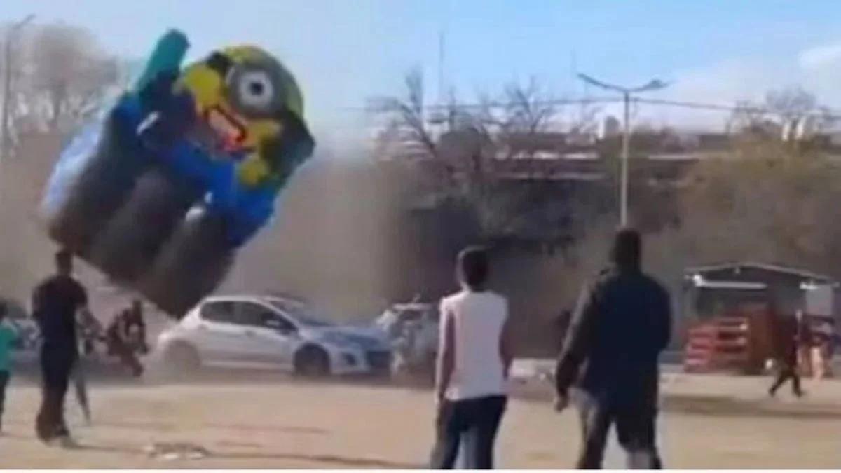 Niños heridos tras el vuelco de un inflable en Cruz del Eje