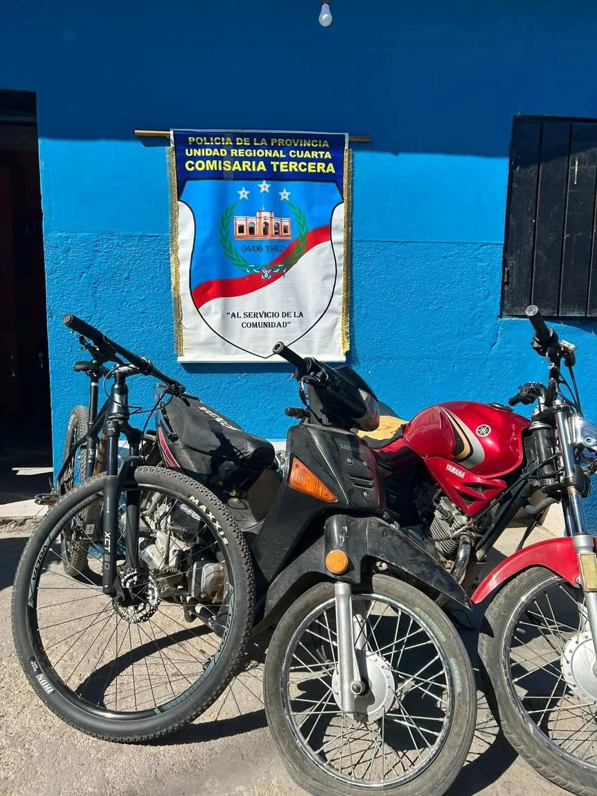 Recuperaron dos motos y una bicicleta tras un allanamiento en Virgen de Andacoll