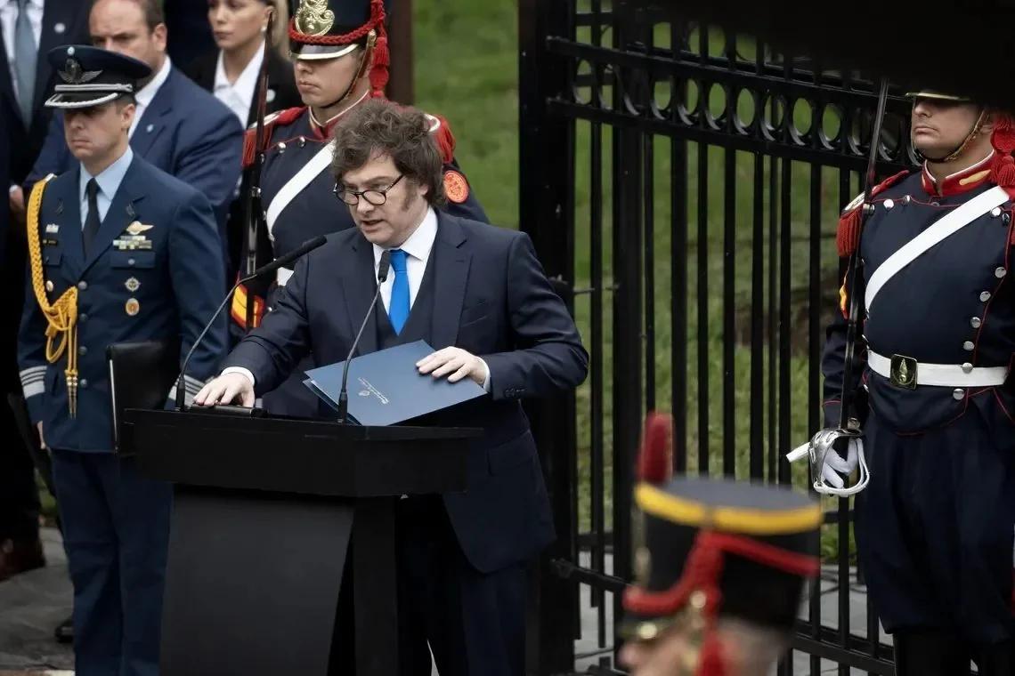 Milei defendió el uso de la cadena nacional por Malvinas y apuntó al periodismo