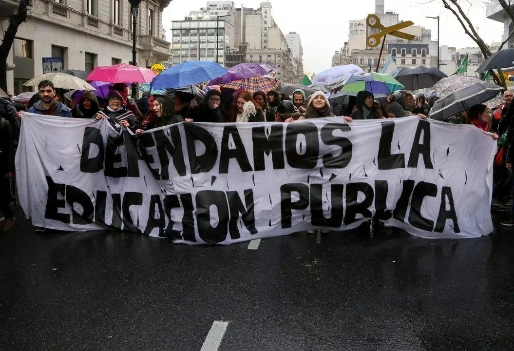 Gremios universitarios pararán este miércoles, tras fracasar la reunión con el G