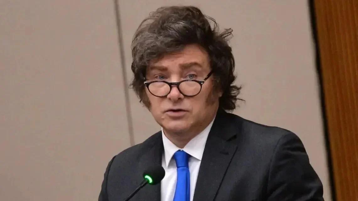 Milei defiende a Adorni y critica a medios tras cambio en el Gabinete