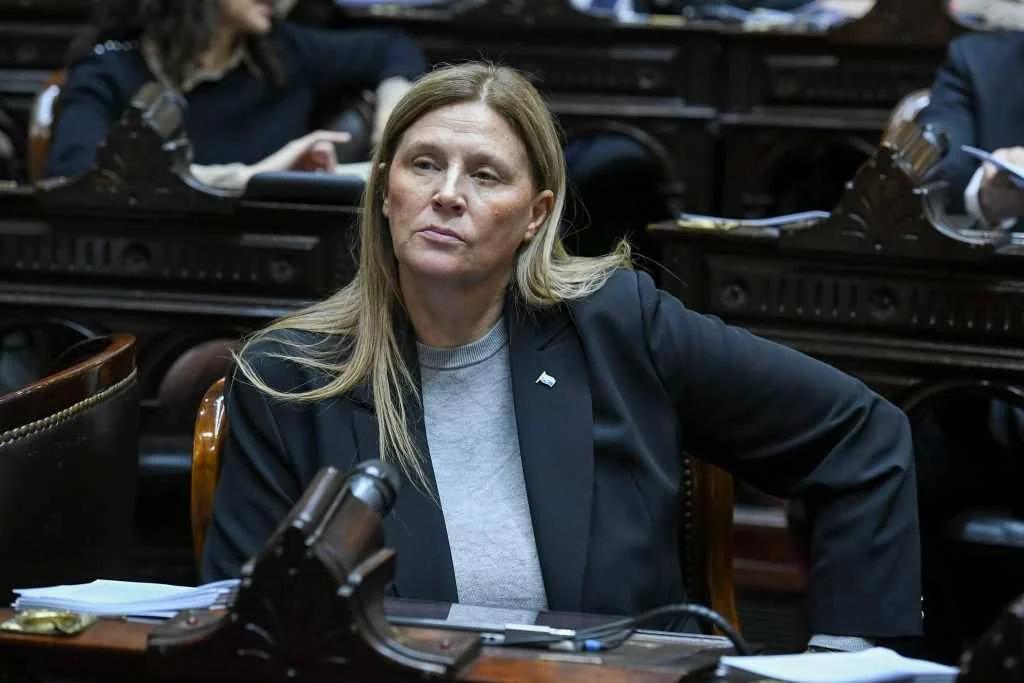 PEDRALI CRITICA AL OFICIALISMO Y APOYA IZAMIENTO LGBTQ+