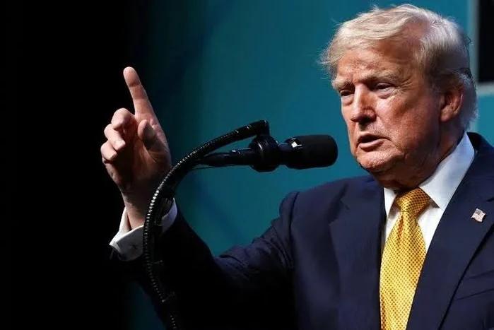 TRUMP AMENAZA A IRÁN CON INTENSIFICAR ATAQUES