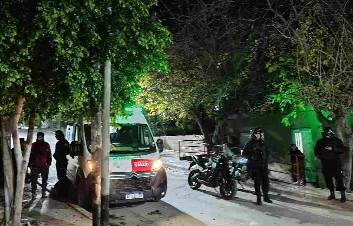MOTOCICLISTA PIERDE CONTROL Y SU COMPAÑERA QUEDA HERIDA