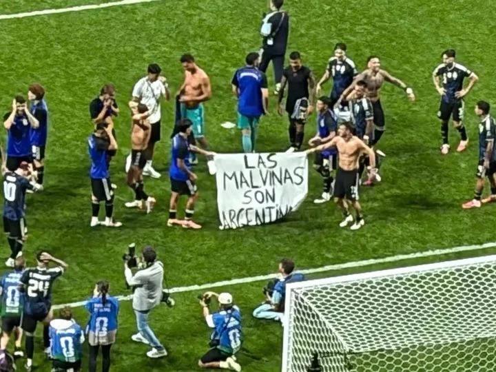 LA FIFA INVESTIGA A LA AFA POR LA BANDERA DE MALVINAS