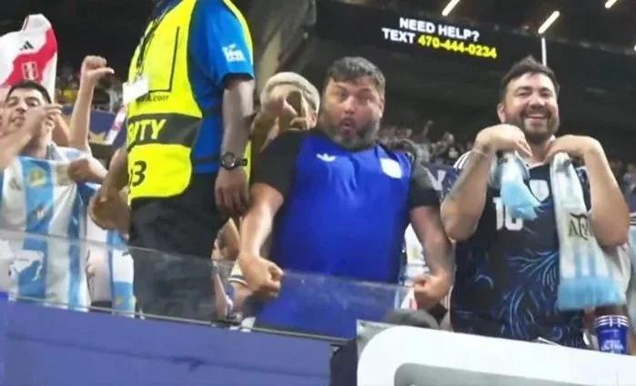 FIFA INVESTIGA A HINCHA ARGENTINO POR RACISMO