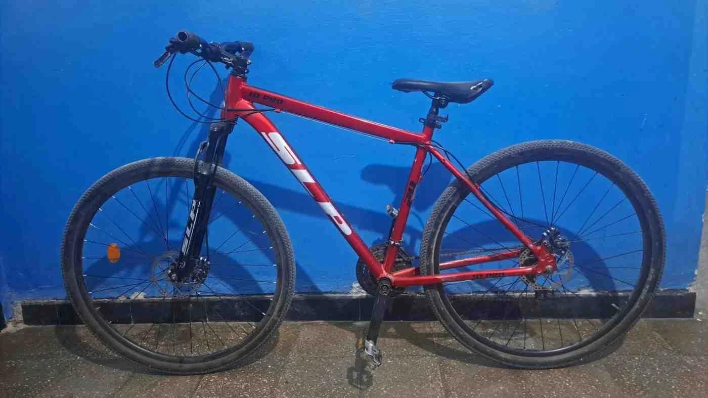 HUIDA DE UN SOSPECHOSO POR BICICLETA ROBADA