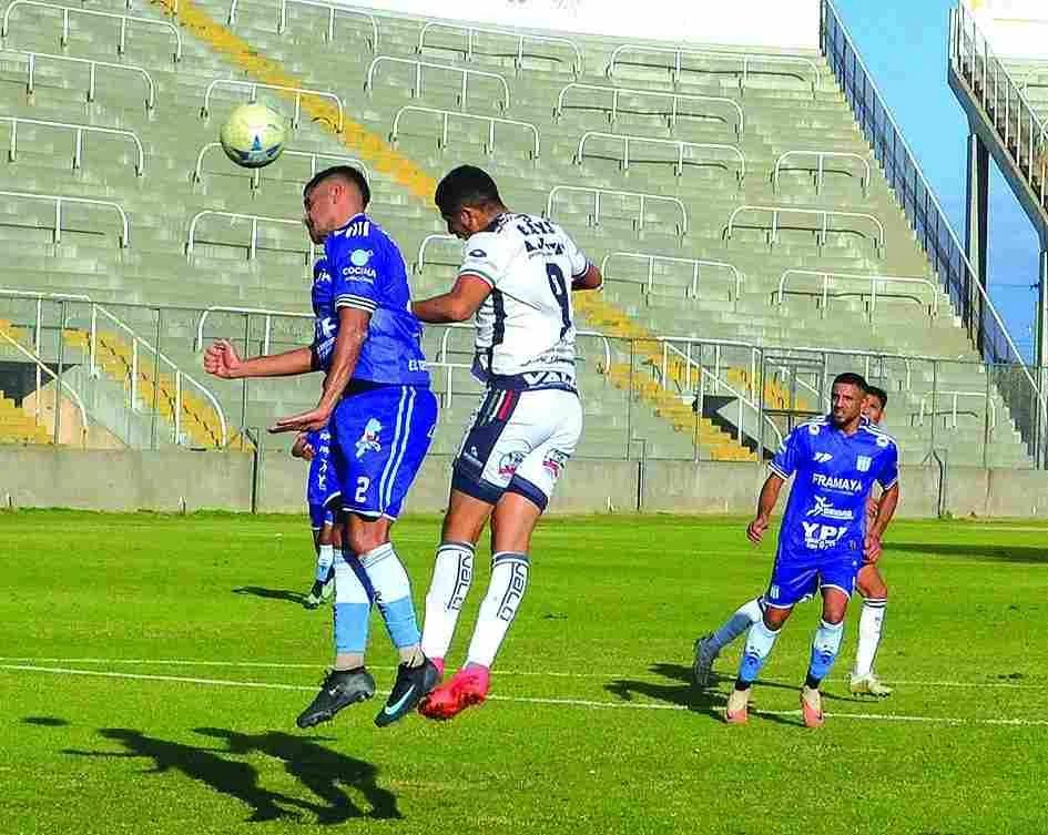 Tesorieri y Vélez empatan en un clásico apasionante
