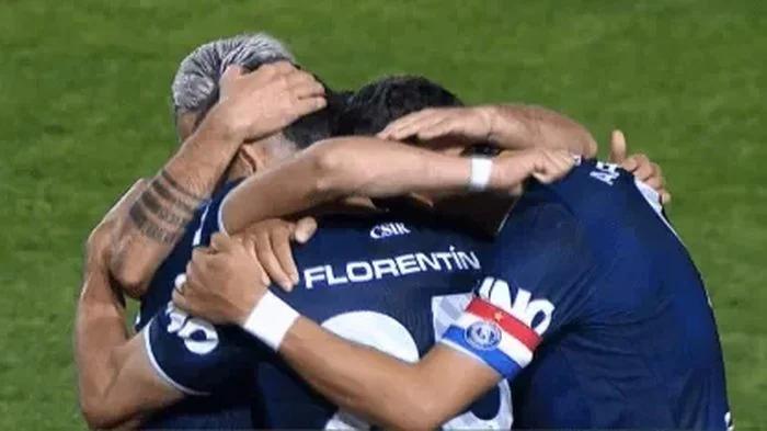 MAXI SALAS CERCA DE INDEPENDIENTE RIVADAVIA