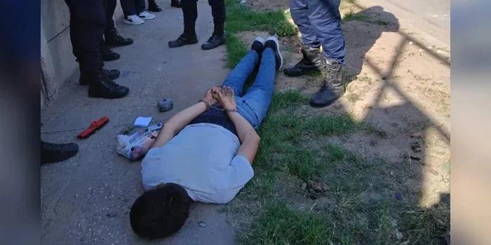 DETENIDO MIENTRAS INTENTABA ROBAR REFLECTORES EN EL POLIDEPORTIVO