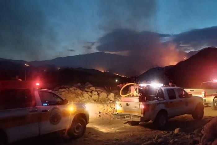 BOMBEROS DE LA RIOJA SE SUMAN A OPERATIVO EN CHILECITO