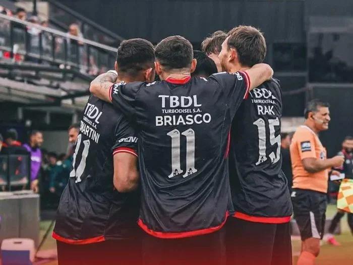 BARRACAS CENTRAL SE IMPONE A ALDOSIVI Y MANTIENE LA CIMA