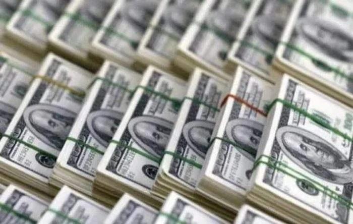 EL DÓLAR OFICIAL RETROCEDE Y AMPLÍA BRECHA CON EL CCL