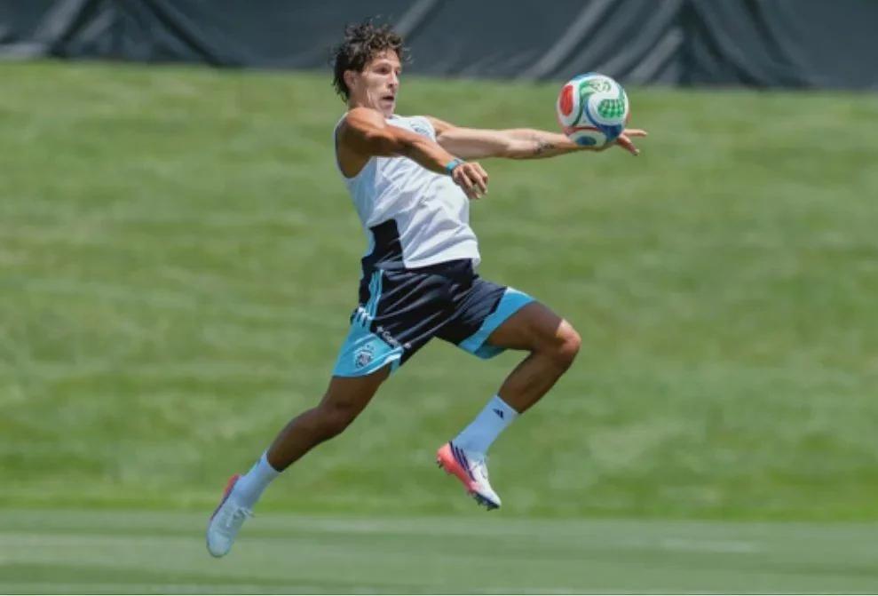 ESCALONI DEFINIENDO EL EQUIPO ANTE SUIZA