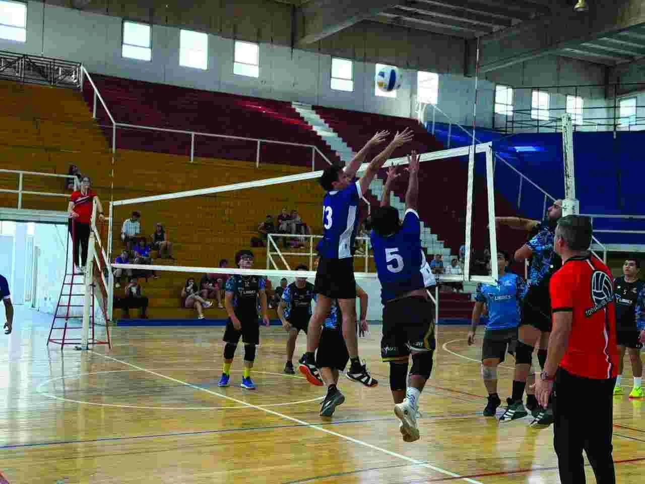 EL TORNEO MUNICIPAL DE VÓLEIBOL SE ACERCA A SU DEFINICIÓN