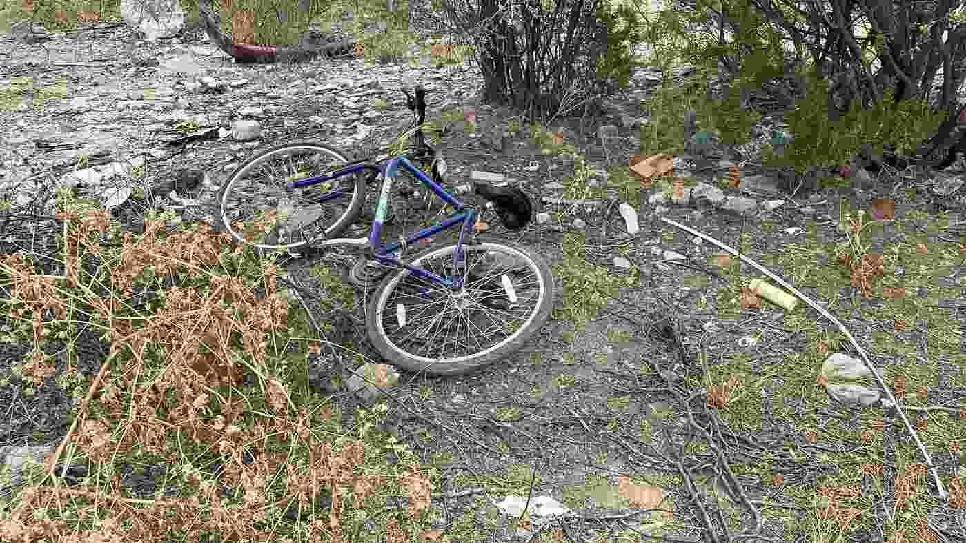 POLICÍA RECUPERA BICICLETA OCULTA EN DESCAMPADO