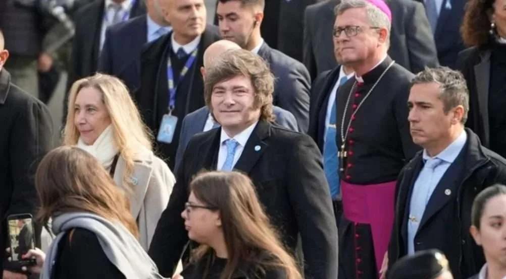 Milei guarda críticas a la Iglesia antes de la visita del Papa