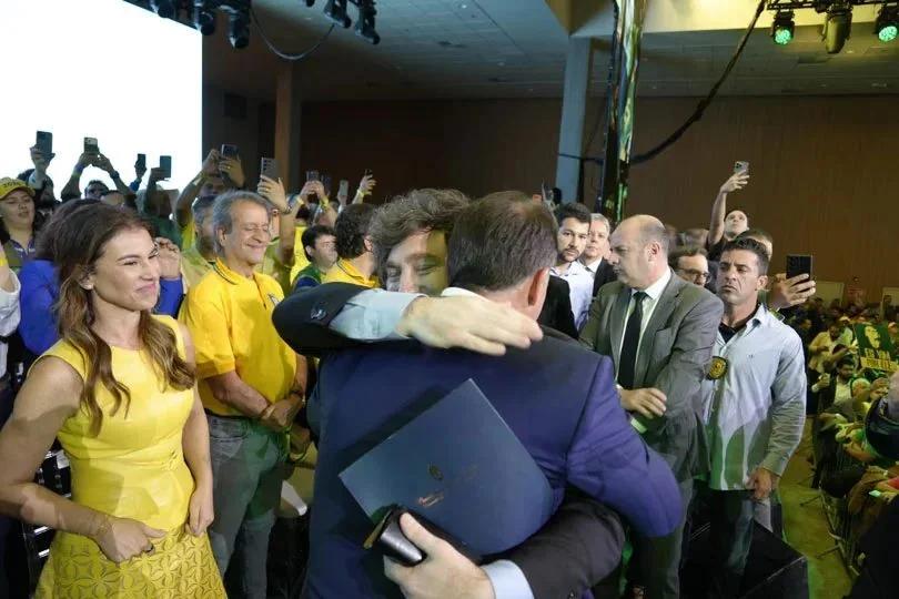 MILEI ADVIERTE SOBRE EL RIESGO LULA Y RESPALDA A BOLSONARO