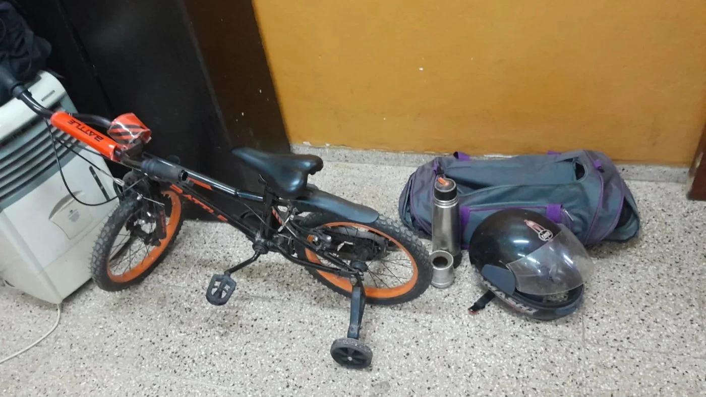 Detienen a un hombre con bicicleta y objetos de dudosa procedencia