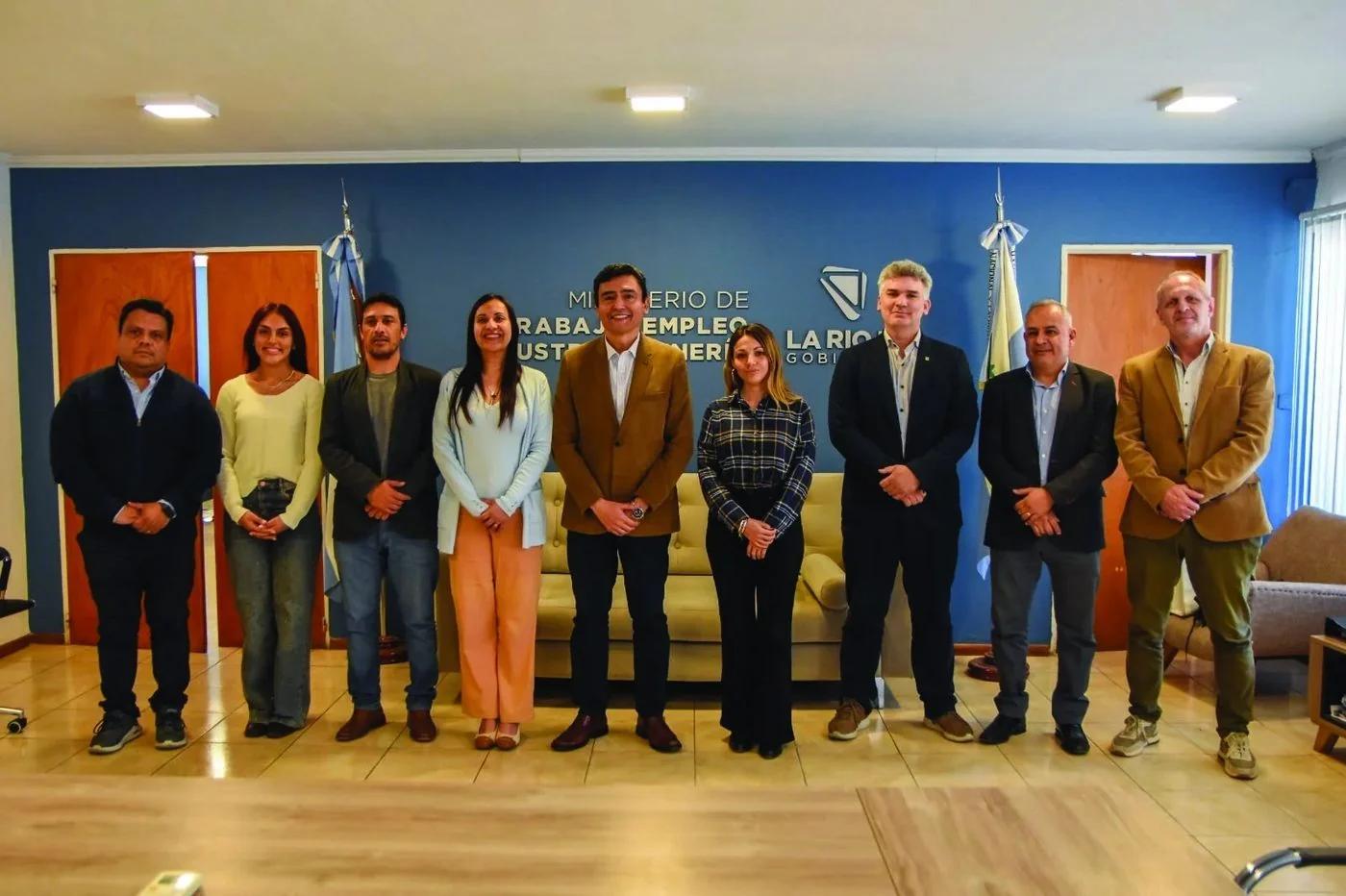 Capacitaciones tecnológicas internacionales llegan a la UNLaR y UTN