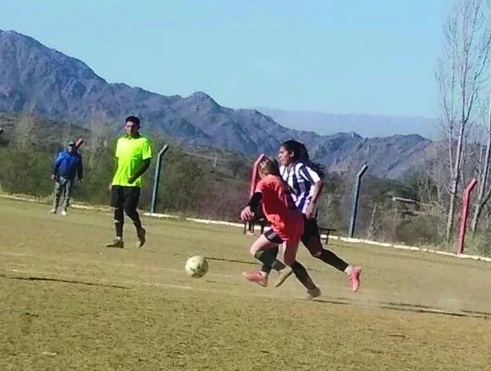 Fútbol de Famatina: Los líderes quedaron a mano en reserva y Los Tuneros amplió